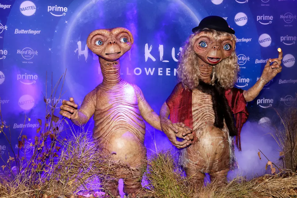 Heidi Klum اور Tom Kaulitz Stun as ET 2024 Halloween Bash میں